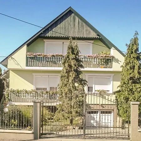 Three-bedroom In Appartamento *